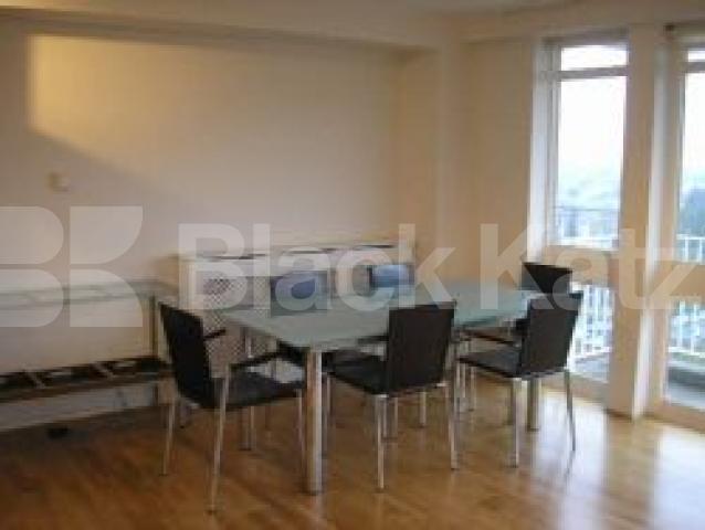 			MUST BE SEEN!, 3 Bedroom, 1 bath, 1 reception Flat			 Boundary Road, ST JOHNS WOOD NW8